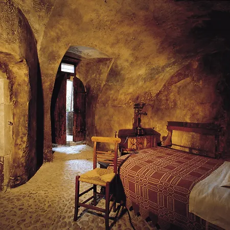 Sextantio Diffuso Szálloda 4*